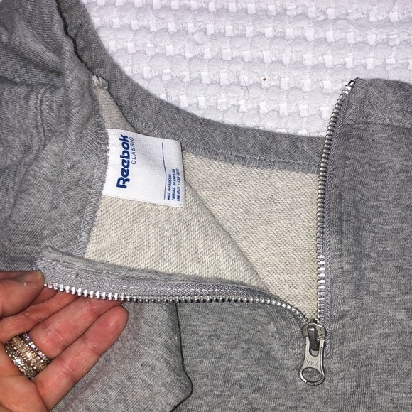 EUC Reebok Size L Sweatshirt - Picture 8 of 15